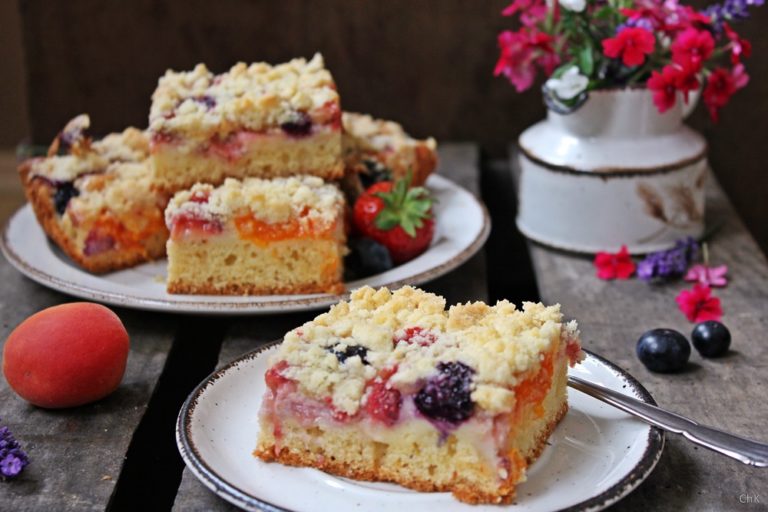 Schmand Streuselkuchen mit Sommerobst - Charlottas Küchentisch